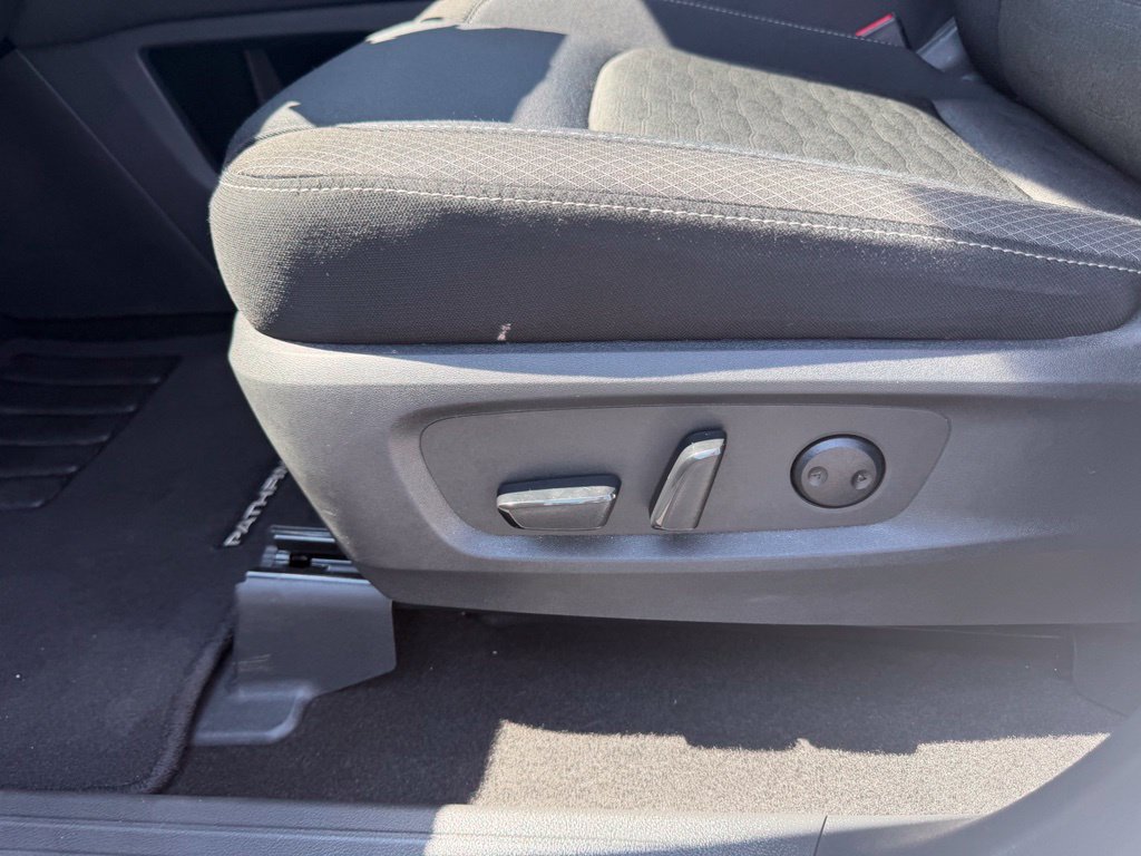 Used 2025 Nissan Pathfinder SV AWD/4WD image 16