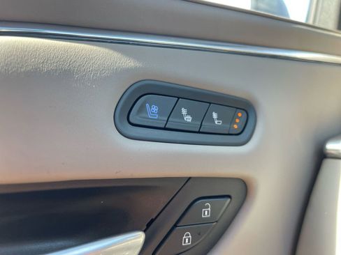 Used 2021 Cadillac Escalade ESV Premium Luxury Platinum image 24