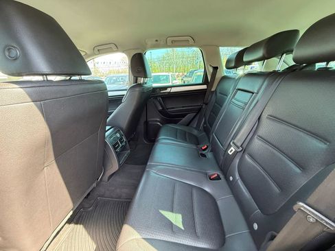 Used 2012 Volkswagen Touareg Sport image 42