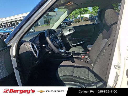 Used 2023 Kia Soul LX w/ Option Group 015 FWD image 16