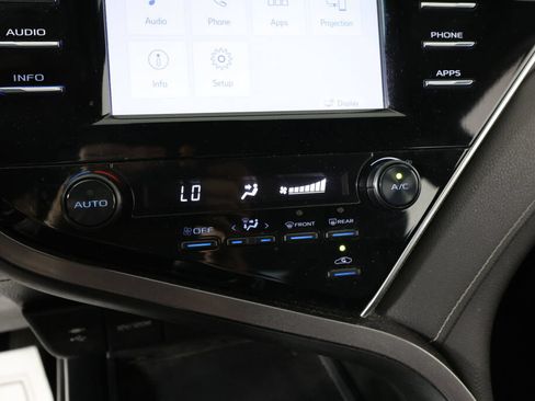 Used 2018 Toyota Camry SE FWD image 36