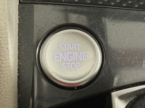 Used 2022 Volkswagen Tiguan SE w/ Panoramic Sunroof Package image 22