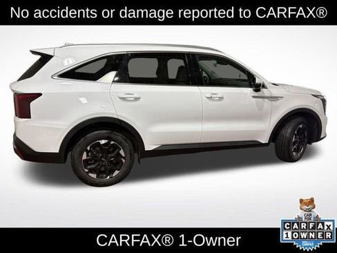Used 2024 Kia Sorento S w/ Panoramic Sunroof Package image 3