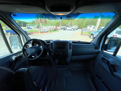 Used 2012 Mercedes-Benz Sprinter 2500 image 17