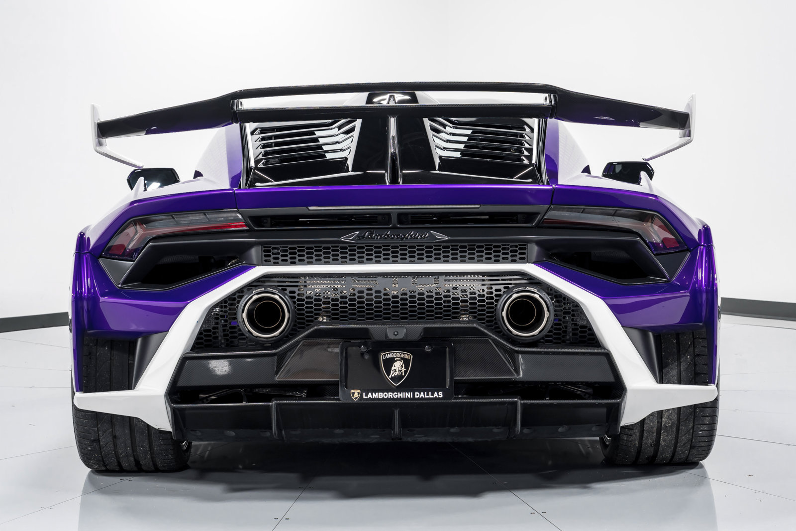 Used 2023 Lamborghini Huracan STO RWD image 4