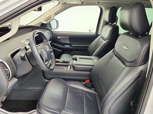 Used 2025 Ford Expedition Max Platinum image 19