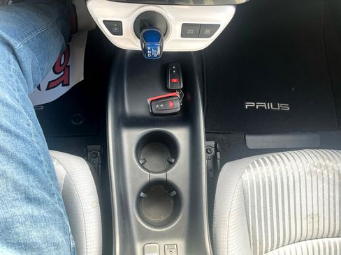 Used 2017 Toyota Prius Two image 15