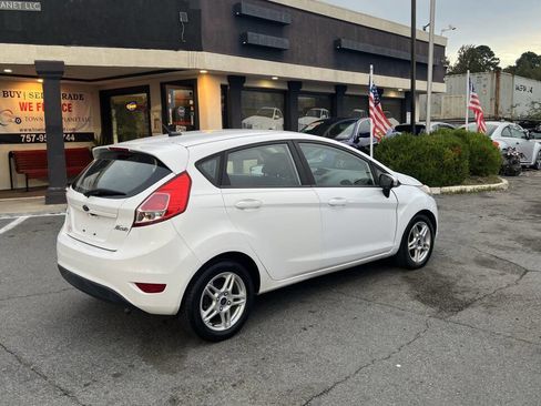 Used 2018 Ford Fiesta SE image 6