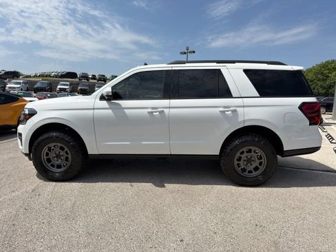 Used 2023 Ford Expedition Limited AWD/4WD image 4