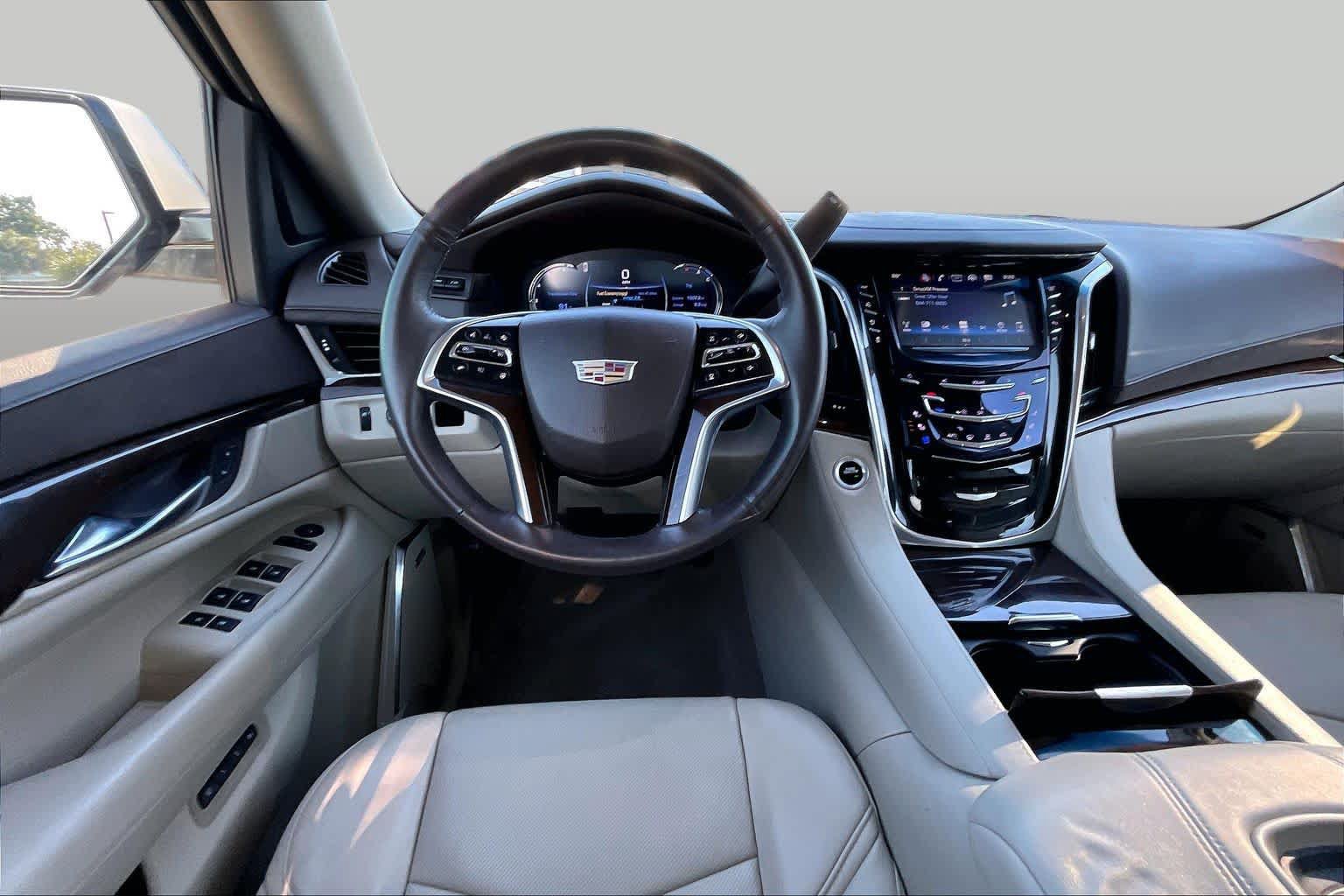 Used 2017 Cadillac Escalade Luxury RWD image 6