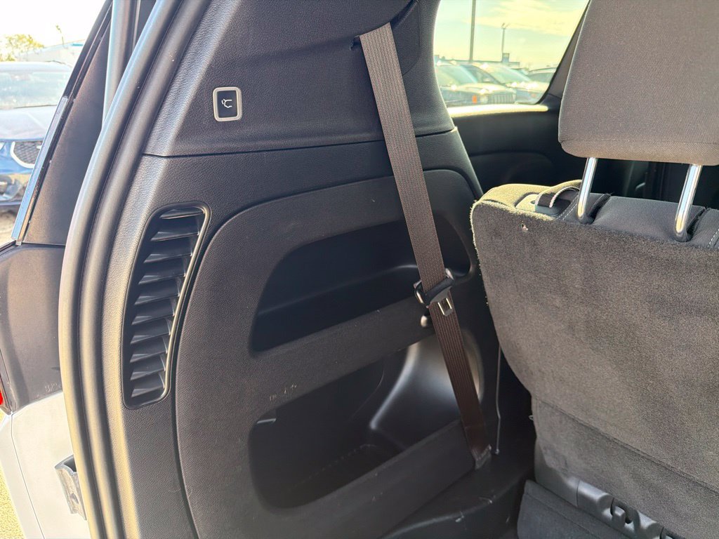 Used 2019 Chrysler Pacifica Touring Plus w/ S Appearance Package FWD image 11