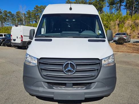 Used 2021 Mercedes-Benz Sprinter 2500 image 2