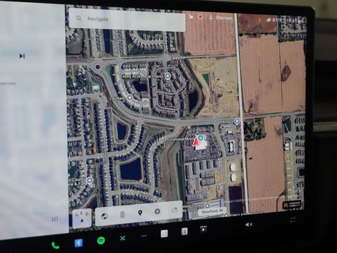 Used 2022 Tesla Model X image 38