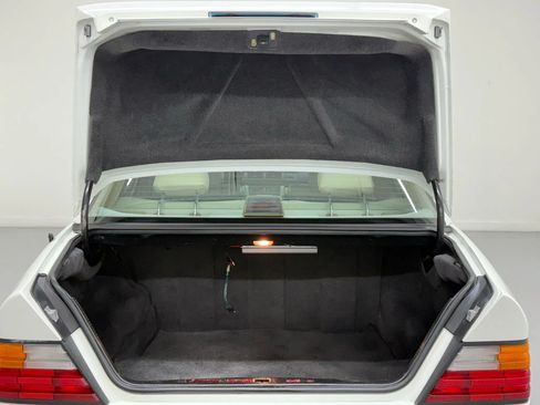 Used 1990 Mercedes-Benz 300 E 3.0 image 82