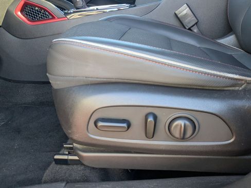 Used 2021 Chevrolet TrailBlazer RS w/ Technology Package image 30