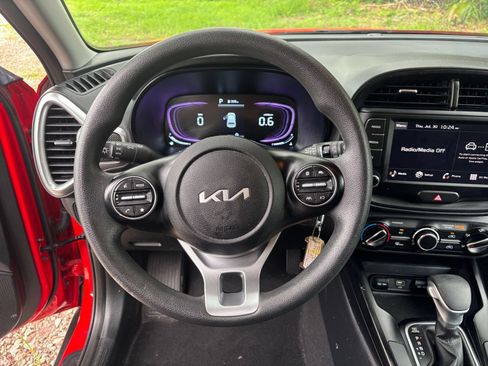 Used 2025 Kia Soul LX w/ LX Technology Package FWD image 28