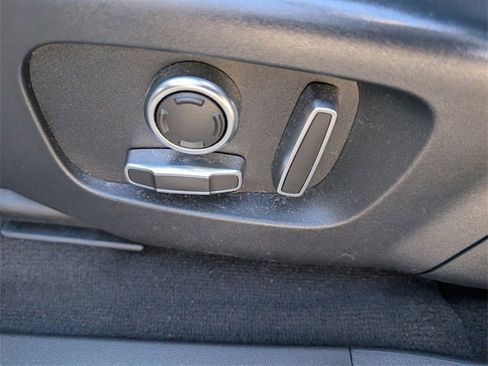 Used 2022 Land Rover Range Rover Evoque R-Dynamic S image 9