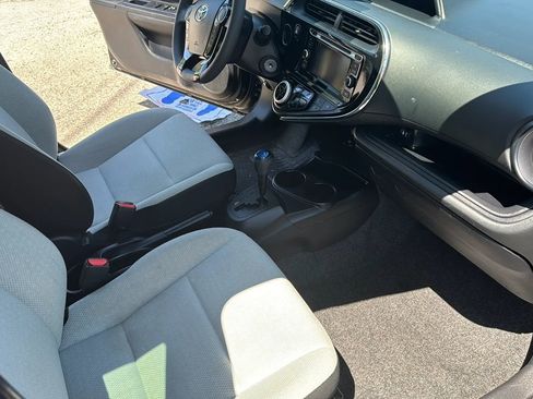 Used 2018 Toyota Prius C One w/ Carpet Mat Package image 13