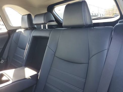 Used 2022 Toyota RAV4 XLE Premium image 14