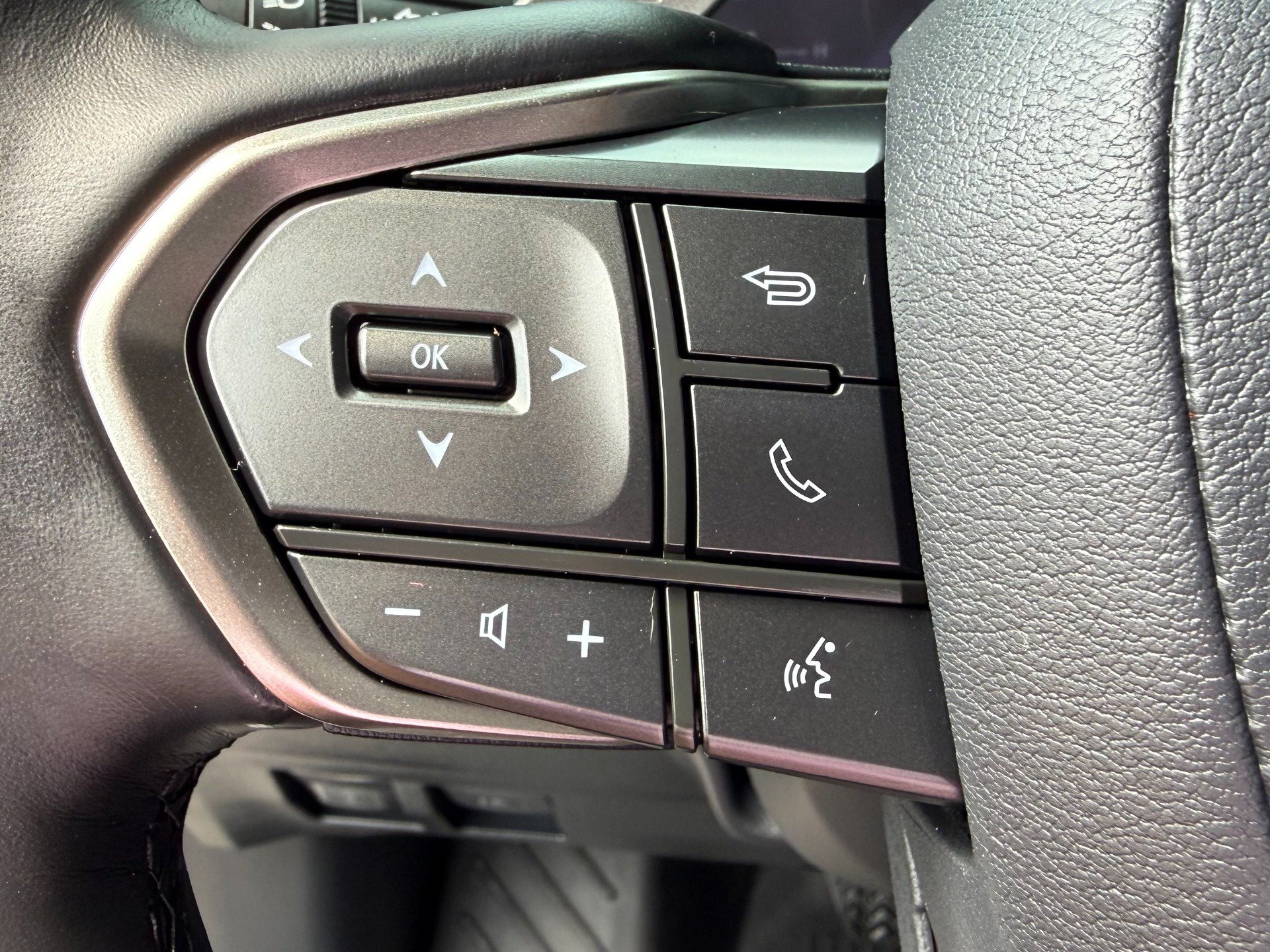 Used 2025 Lexus GX 550 w/ Accessory Package (2T) AWD/4WD image 36