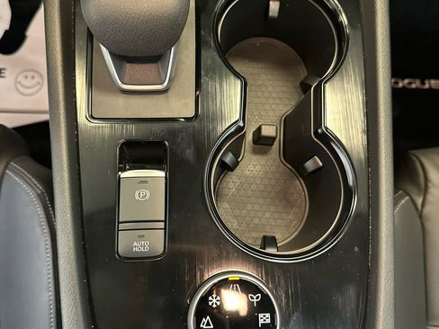 Certified 2025 Nissan Rogue SL w/ Tech Package image 24