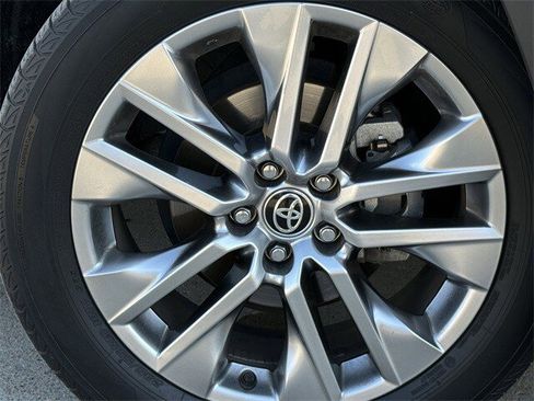 Used 2020 Toyota RAV4 Limited image 8