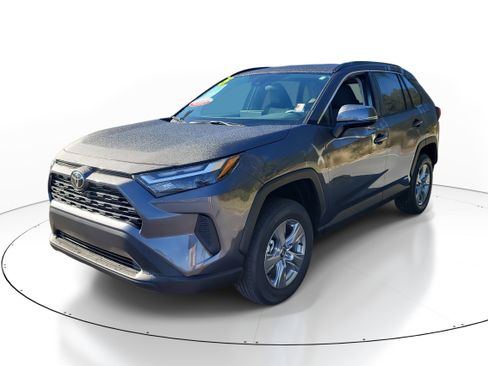 Used 2025 Toyota RAV4 XLE image 3