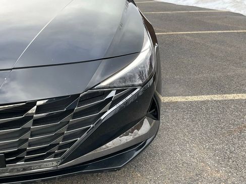 Used 2023 Hyundai Elantra Limited image 2