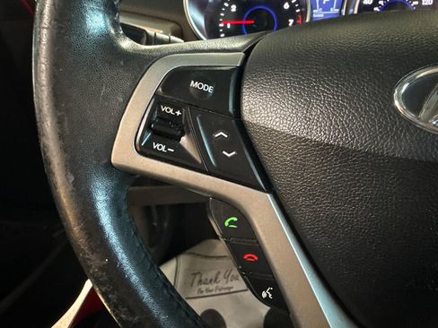 Used 2012 Hyundai Veloster w/ Style Pkg FWD image 7