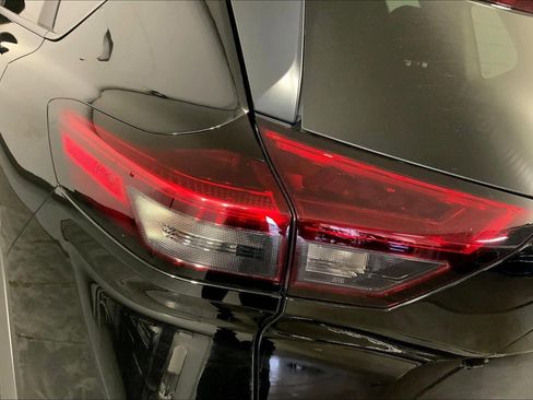 Used 2025 Nissan Rogue SV image 27