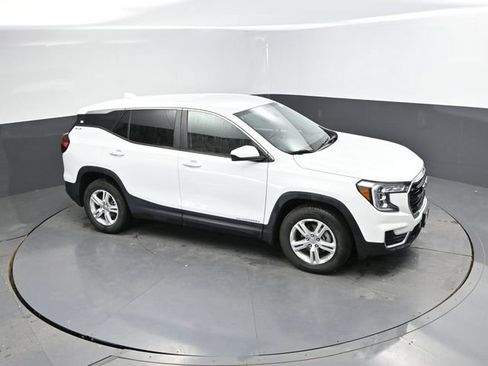 Used 2024 GMC Terrain SLE AWD/4WD image 37