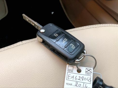 Used 2014 Volkswagen Beetle 2.5 FWD image 12