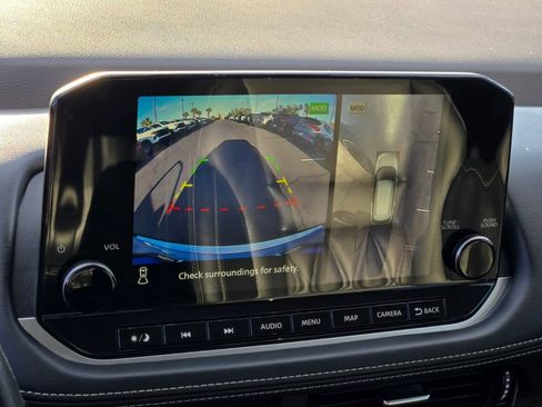 Used 2021 Nissan Rogue Platinum FWD image 20