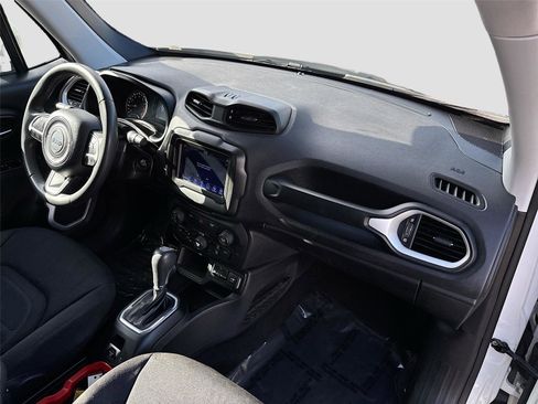 Used 2018 Jeep Renegade Latitude image 27