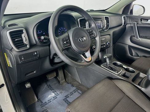 Used 2018 Kia Sportage LX image 9