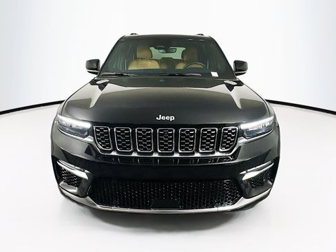 Used 2025 Jeep Grand Cherokee Summit w/ Luxury Tech Group V image 2