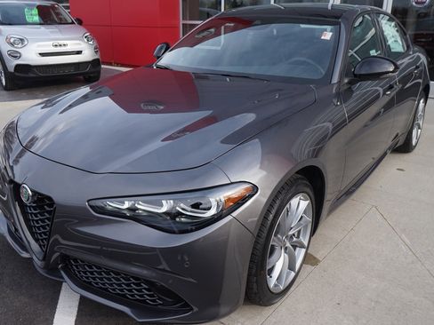 New 2024 Alfa Romeo Giulia Sprint image 4