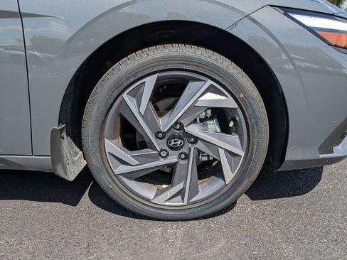 Used 2025 Hyundai Elantra Sport FWD image 11