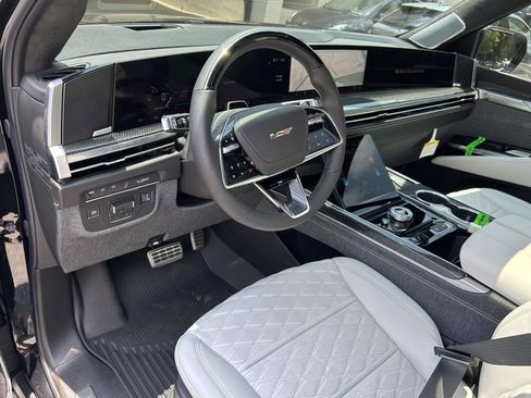 New 2026 Cadillac Escalade ESV V AWD/4WD image 19