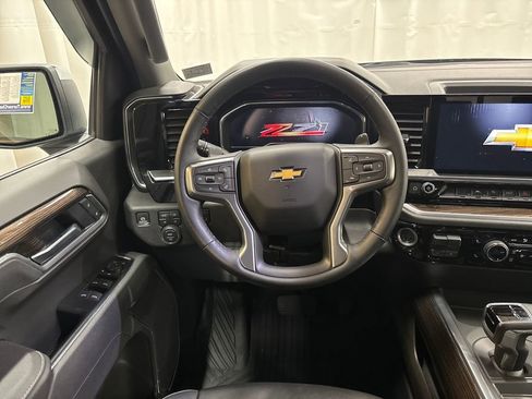 Used 2025 Chevrolet Silverado 1500 LT AWD/4WD image 13