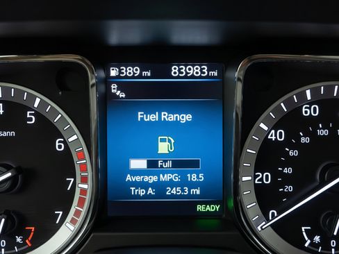 Used 2019 Nissan Titan SV w/ SV Convenience Package RWD image 8