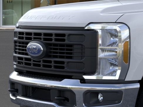 New 2026 Ford F250 XL w/ XL Chrome Package image 17