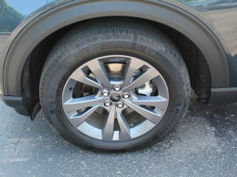 Used 2023 Ford Explorer XLT w/ Equipment Group 202A AWD/4WD image 12