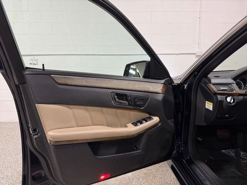 Used 2010 Mercedes-Benz E 350 4MATIC Sedan image 10