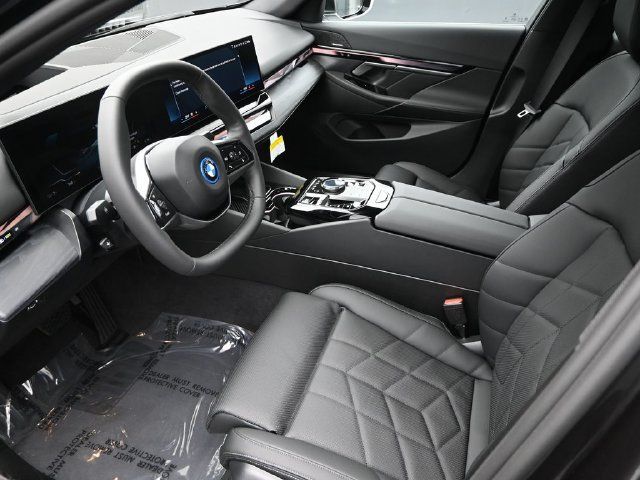 New 2026 BMW i5 eDrive40 AWD/4WD image 19
