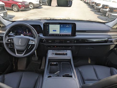 New 2025 Lincoln Aviator 2WD w/ Equipment Group 101A image 17