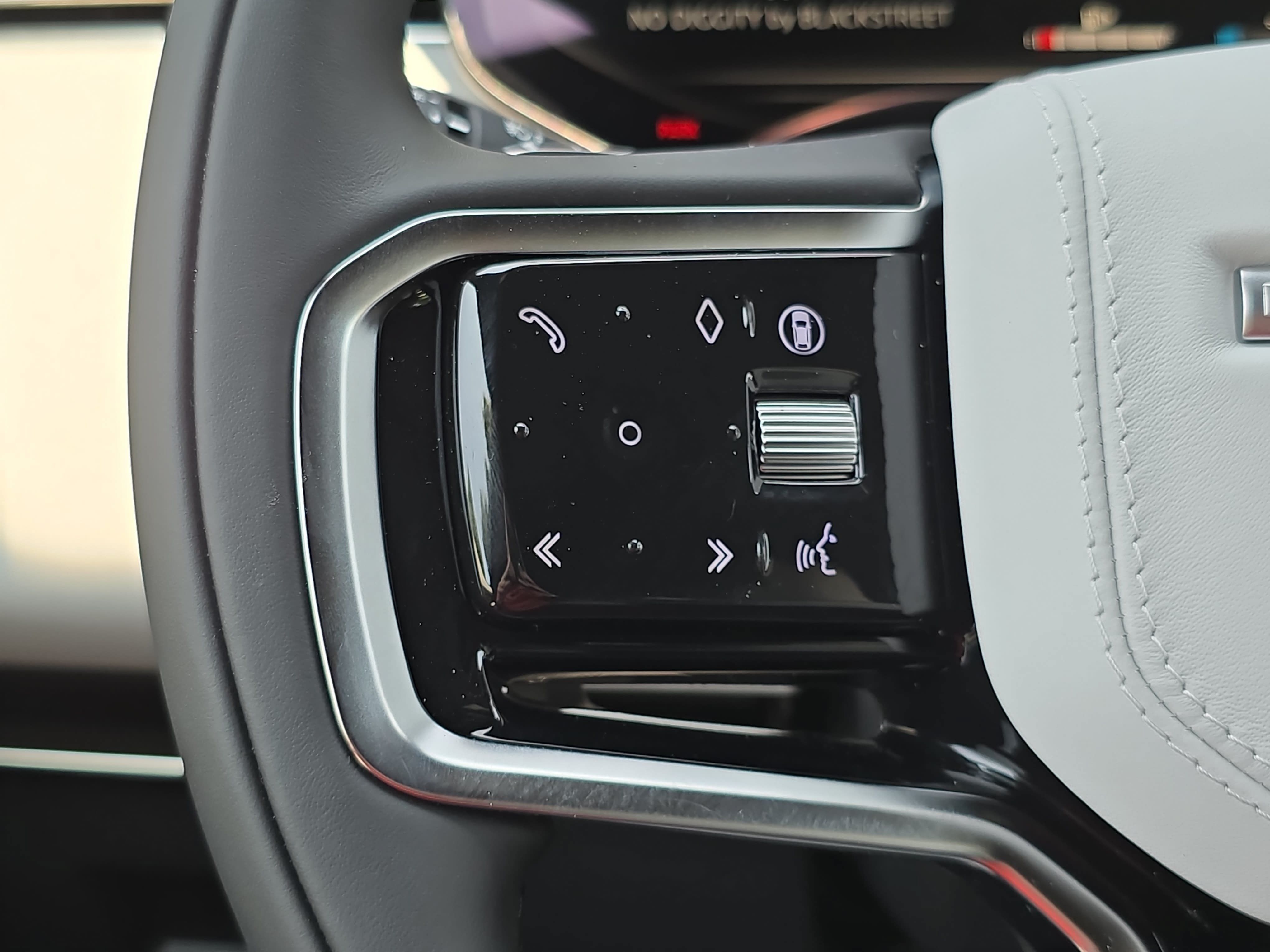 New 2026 Land Rover Range Rover Sport SE AWD/4WD image 17