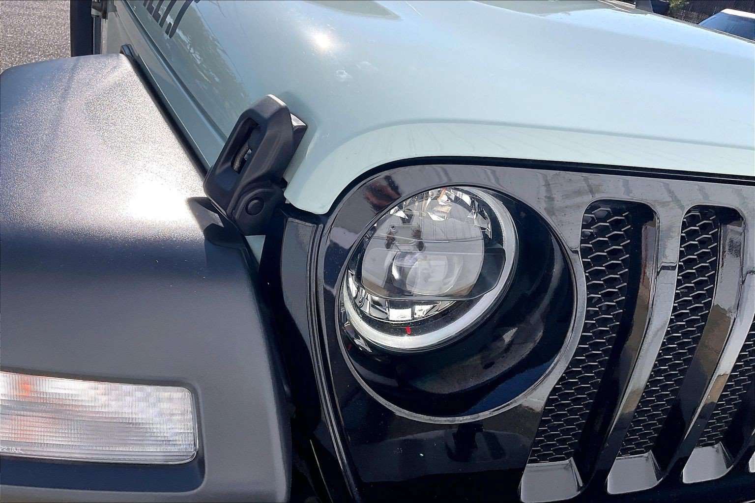 Used 2023 Jeep Wrangler Sport AWD/4WD image 31
