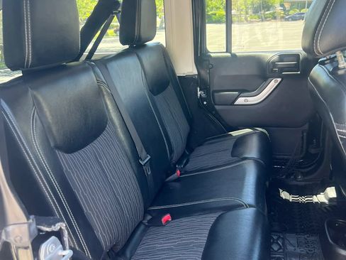 Used 2015 Jeep Wrangler Unlimited Sport AWD/4WD image 19