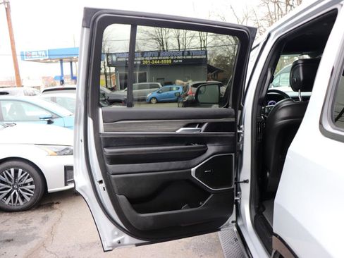 Used 2024 Jeep Wagoneer Series II image 31